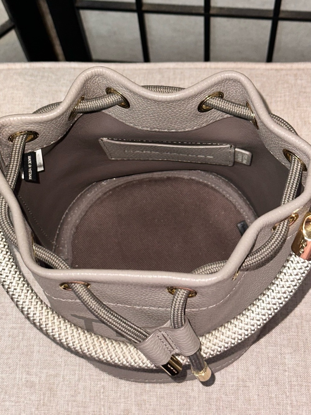MARC JACOBS The Bucket Bag- Cement - Picture 7 of 16